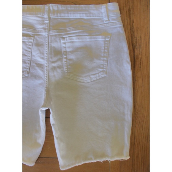 Time & Tru Plus Size 16 White High Rise Bermuda Jean Shorts Raw Hem Preowned - Picture 7 of 8